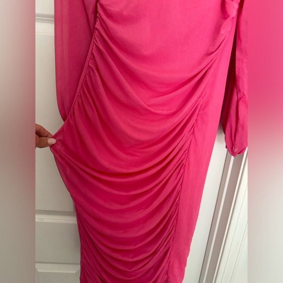Beautiful PINK body con Midi Dress M/L - Picture 6 of 10